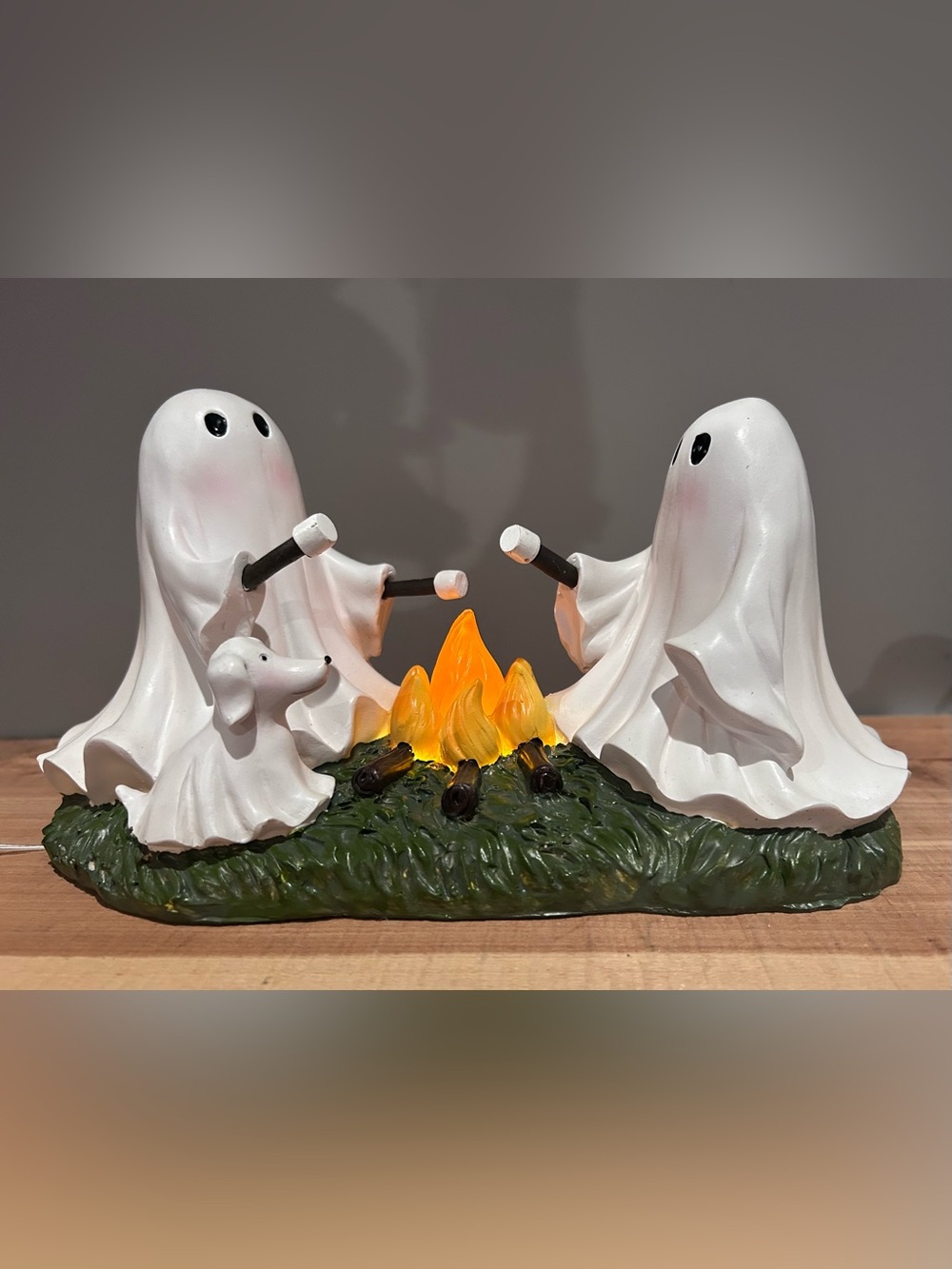 NWT Ghoulish Halloween LED Ghosts with Dog Campfire Scene